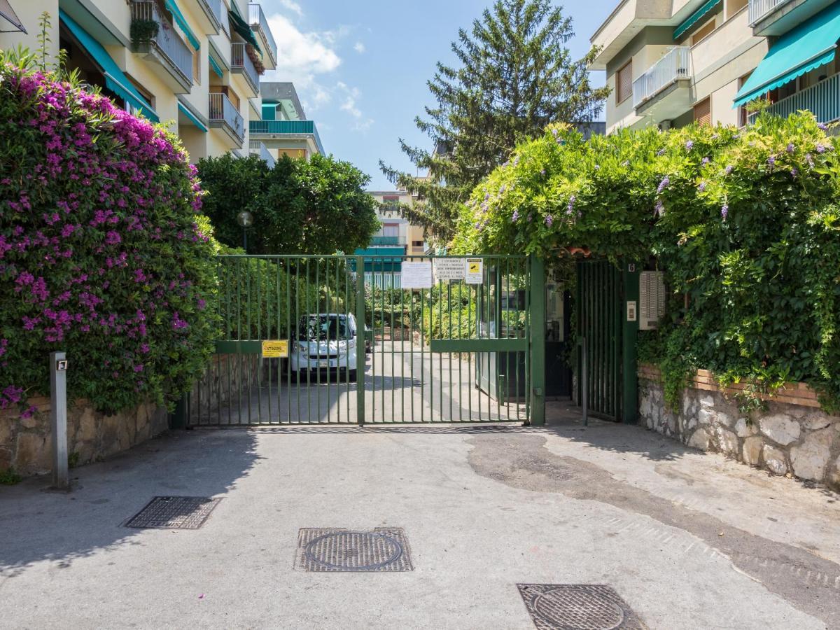 Azzurro Park Suite - De Vivo Realty Сорренто Экстерьер фото