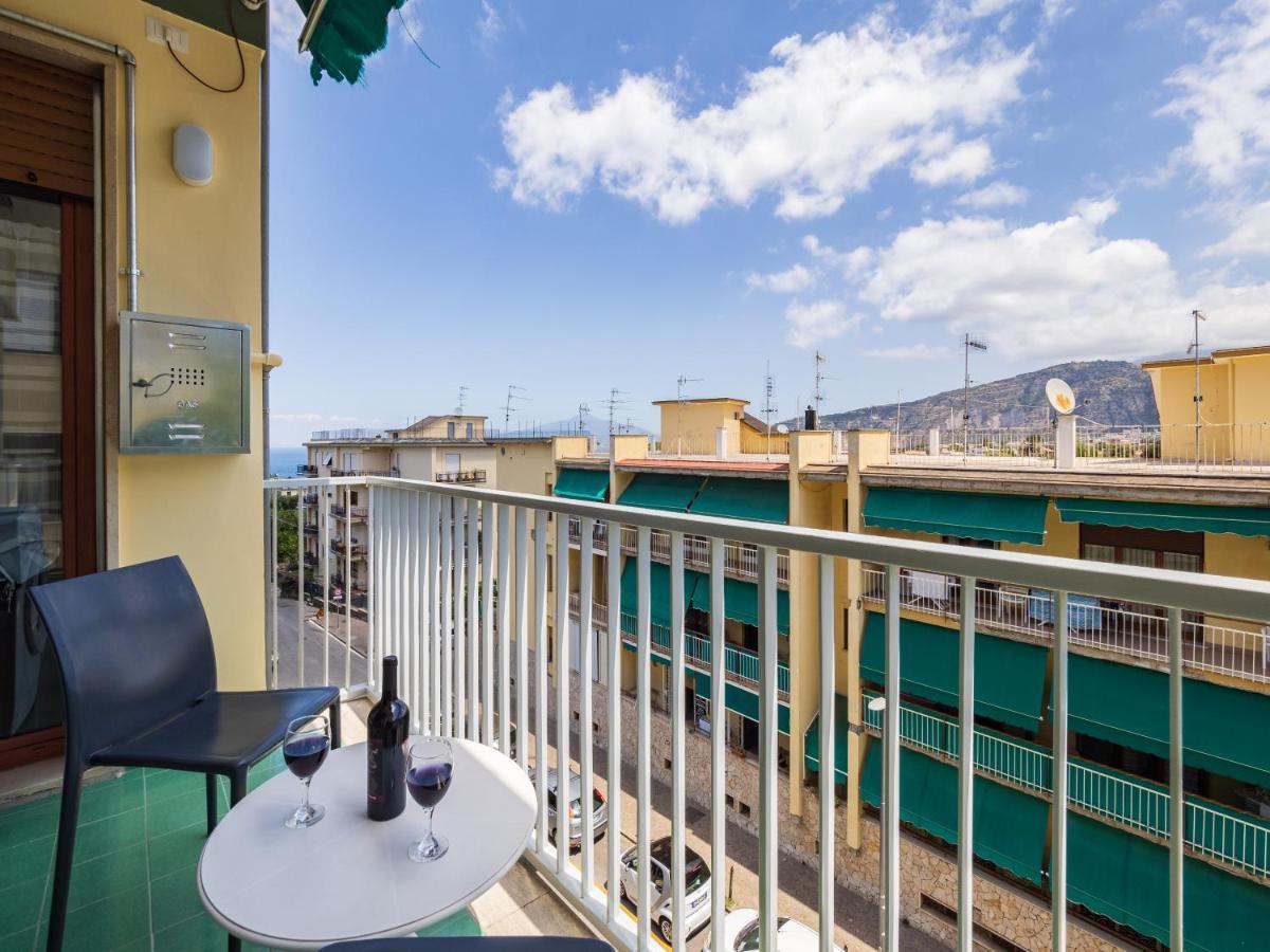 Azzurro Park Suite - De Vivo Realty Сорренто Экстерьер фото